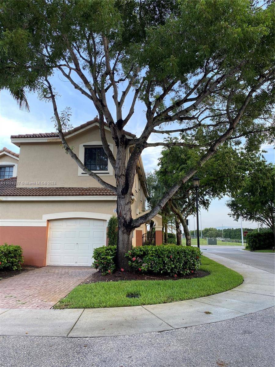 Weston, FL 33332,3942 Mango Dr #3942