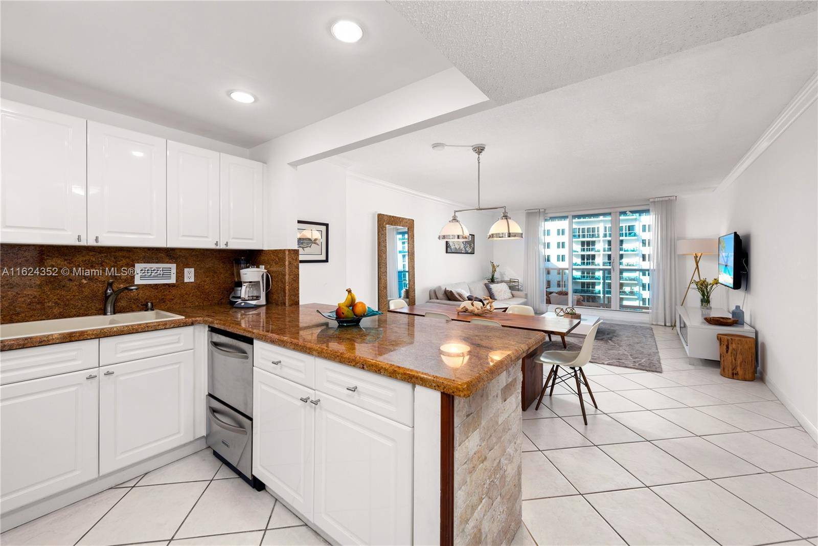 Miami Beach, FL 33139,2301 Collins Ave #1418