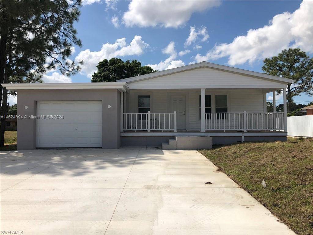 Lehigh Acres, FL 33971,3913 LEE BLVD