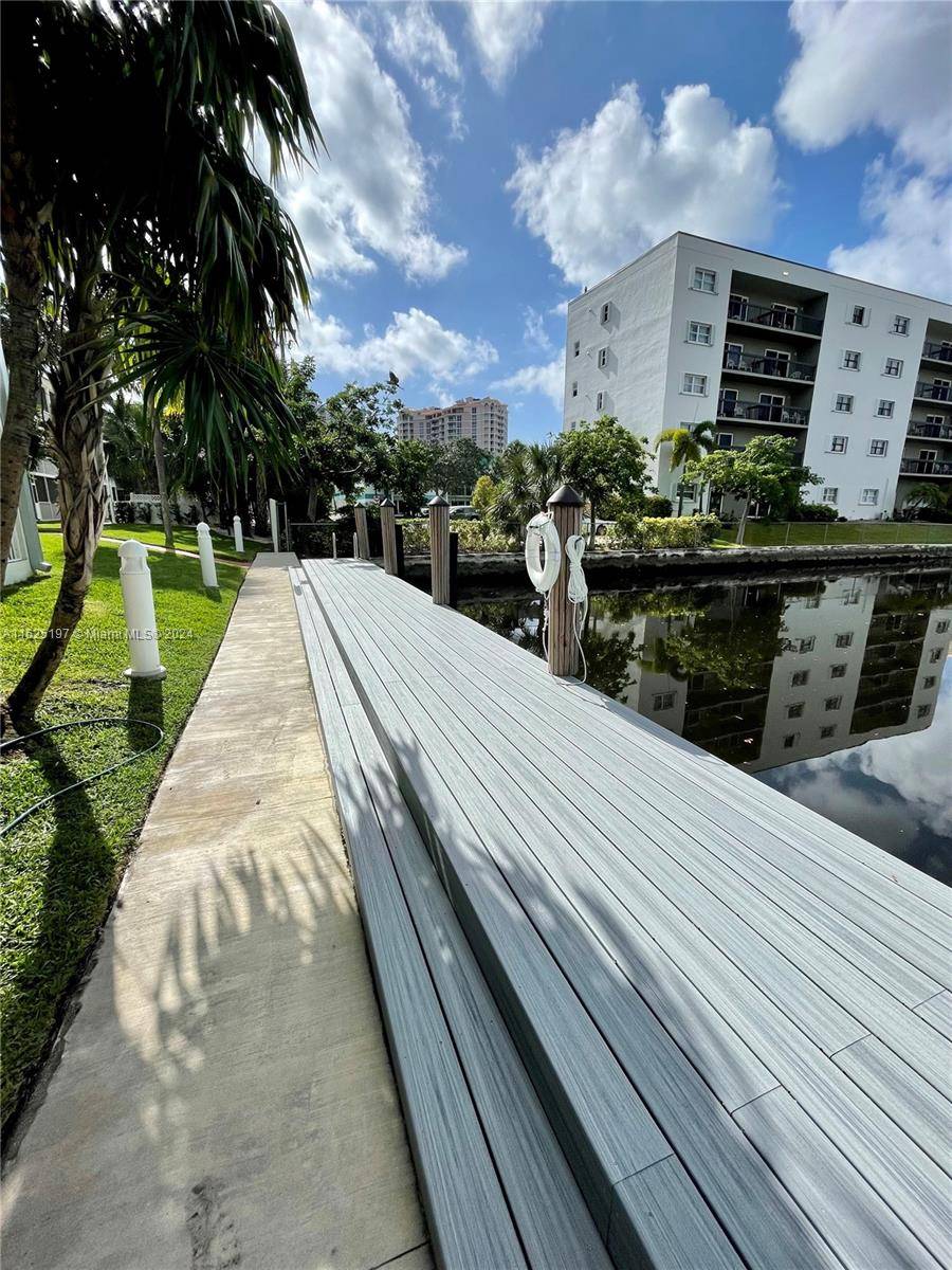 Lauderdale By The Sea, FL 33062,1439 S Ocean Blvd #107