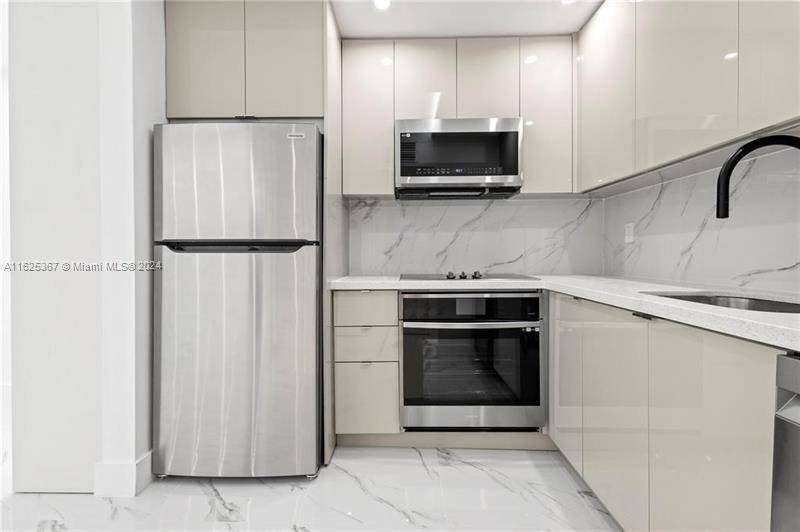 Fort Lauderdale, FL 33301,215 NE 16th Ave #105