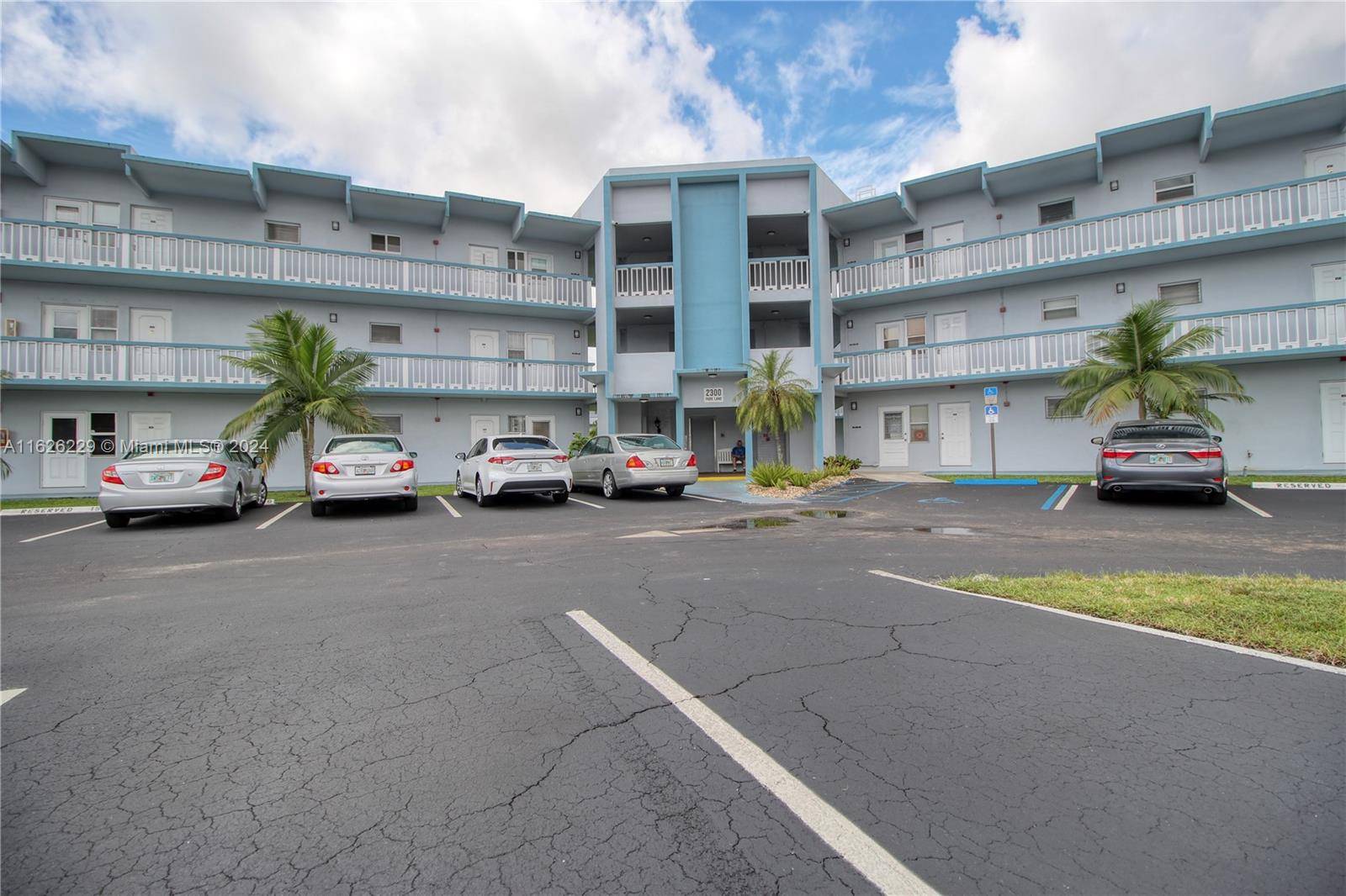 Hollywood, FL 33021,2300 Park Ln #311
