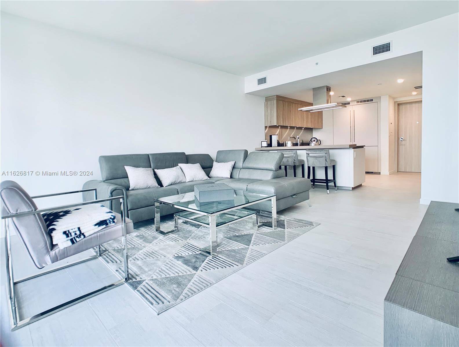 Miami, FL 33131,1000 Brickell Plz #4504