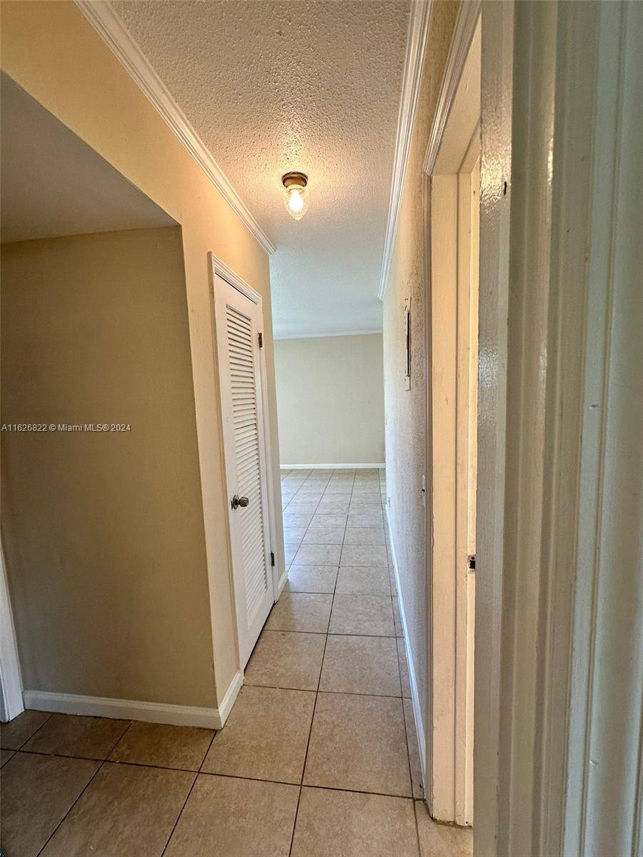 Oakland Park, FL 33334,290 NE 40th St #14