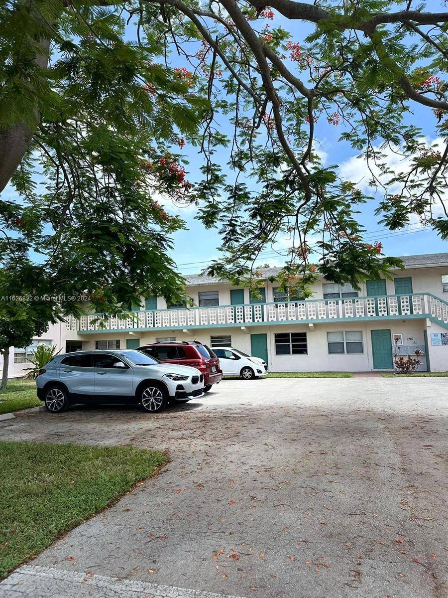 Oakland Park, FL 33334,290 NE 40th St #14