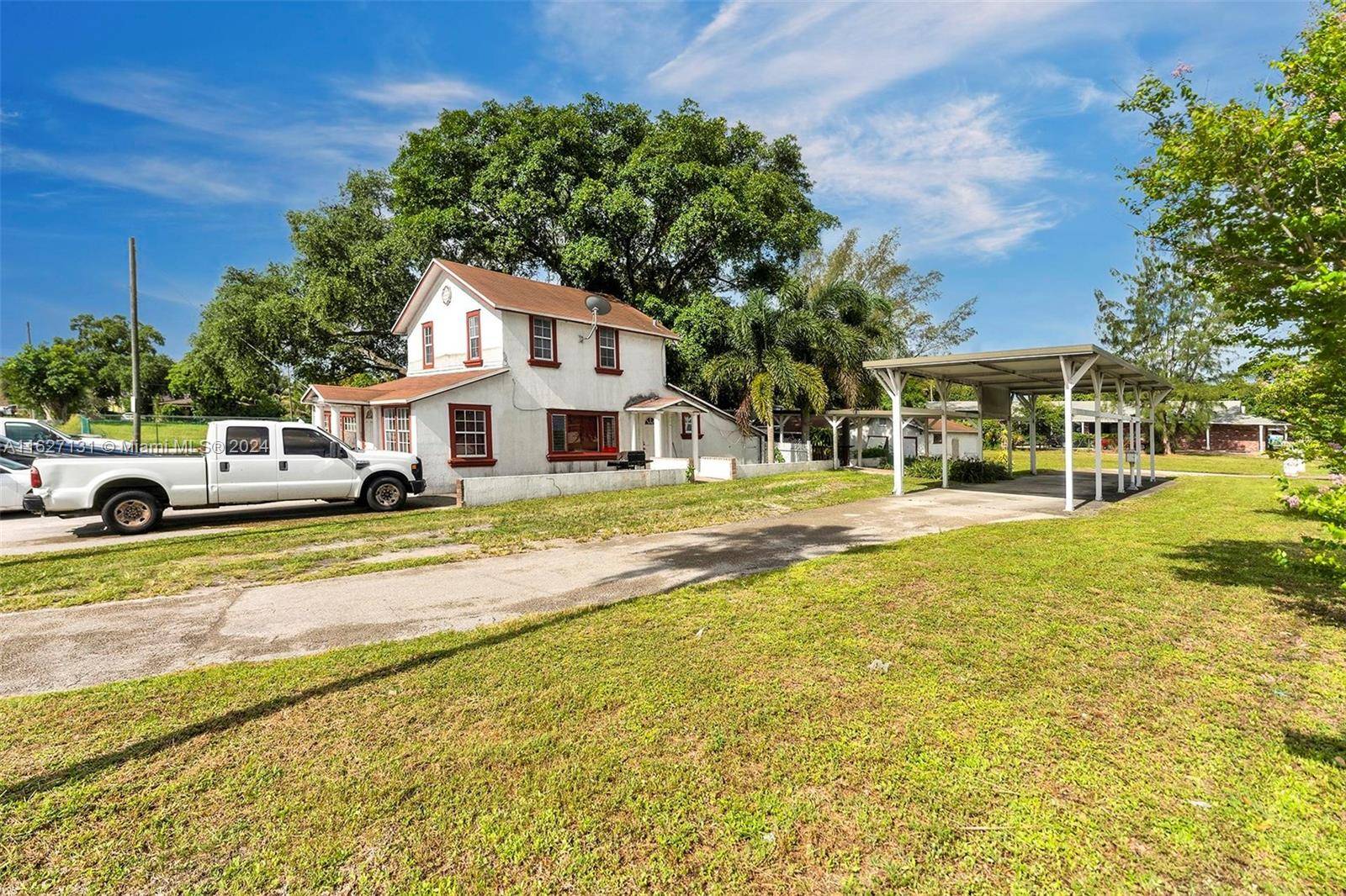 Davie, FL 33314,4533 SW 65th Ave