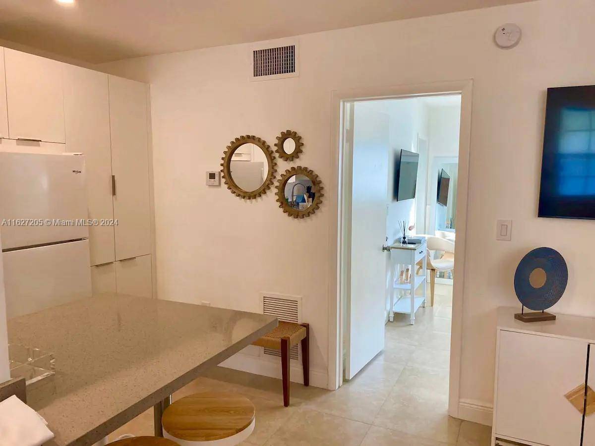 Key Biscayne, FL 33149,100 Sunrise Dr #24