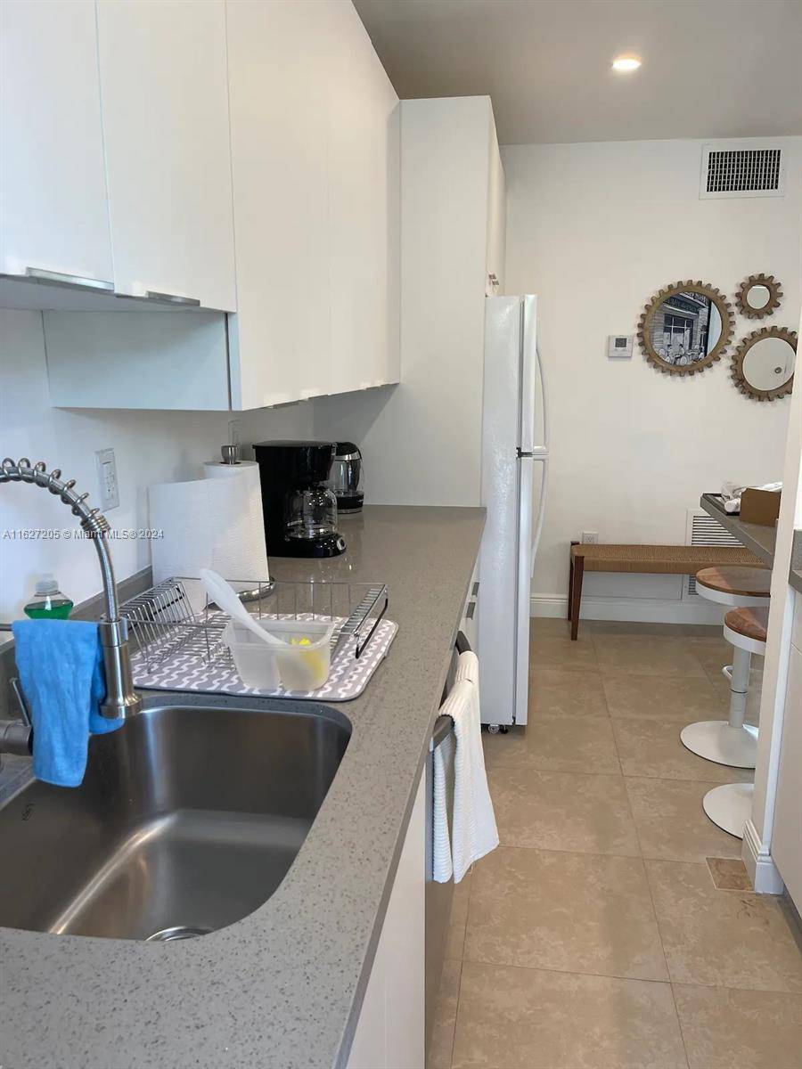 Key Biscayne, FL 33149,100 Sunrise Dr #24