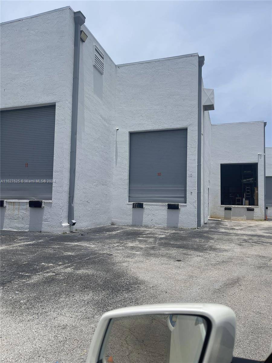 Pompano Beach, FL 33069,2400 W Copans #B/10