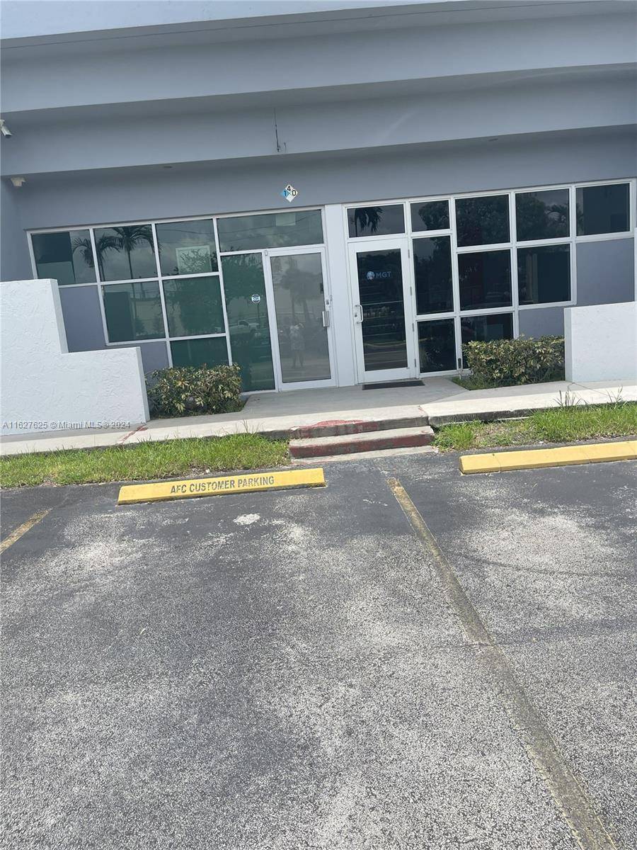 Pompano Beach, FL 33069,2400 W Copans #B/10