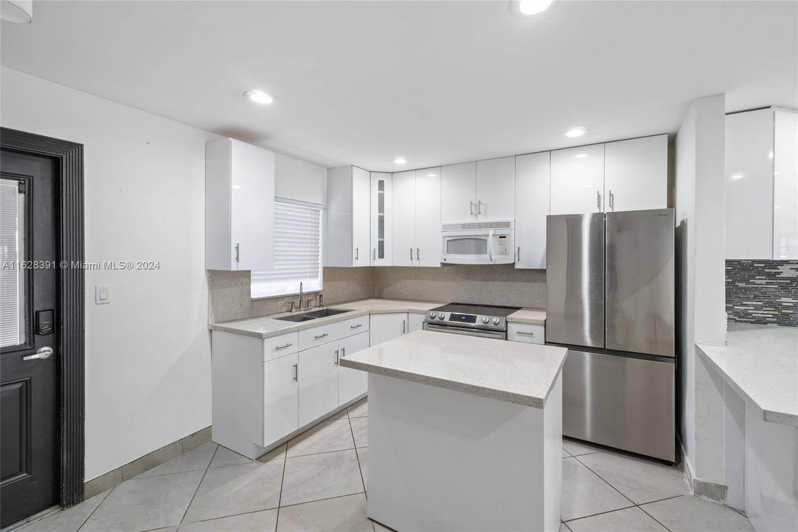 North Miami, FL 33181,2159 NE 123rd St #2159