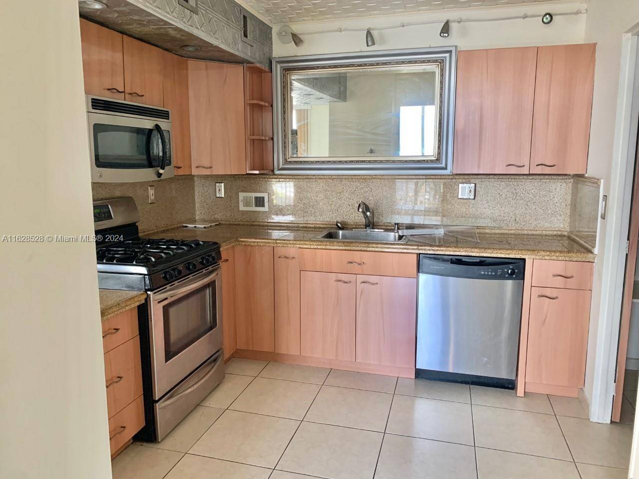 Hallandale Beach, FL 33009,2030 S Ocean Dr #326