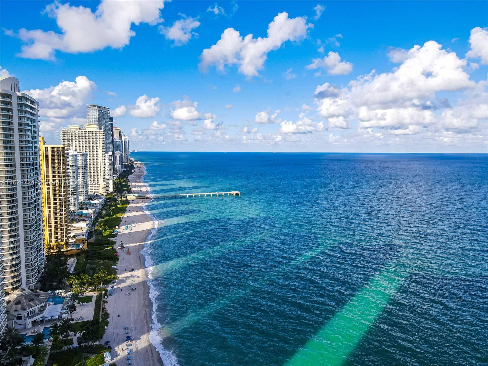 Sunny Isles Beach, FL 33160,329 Poinciana Dr #909