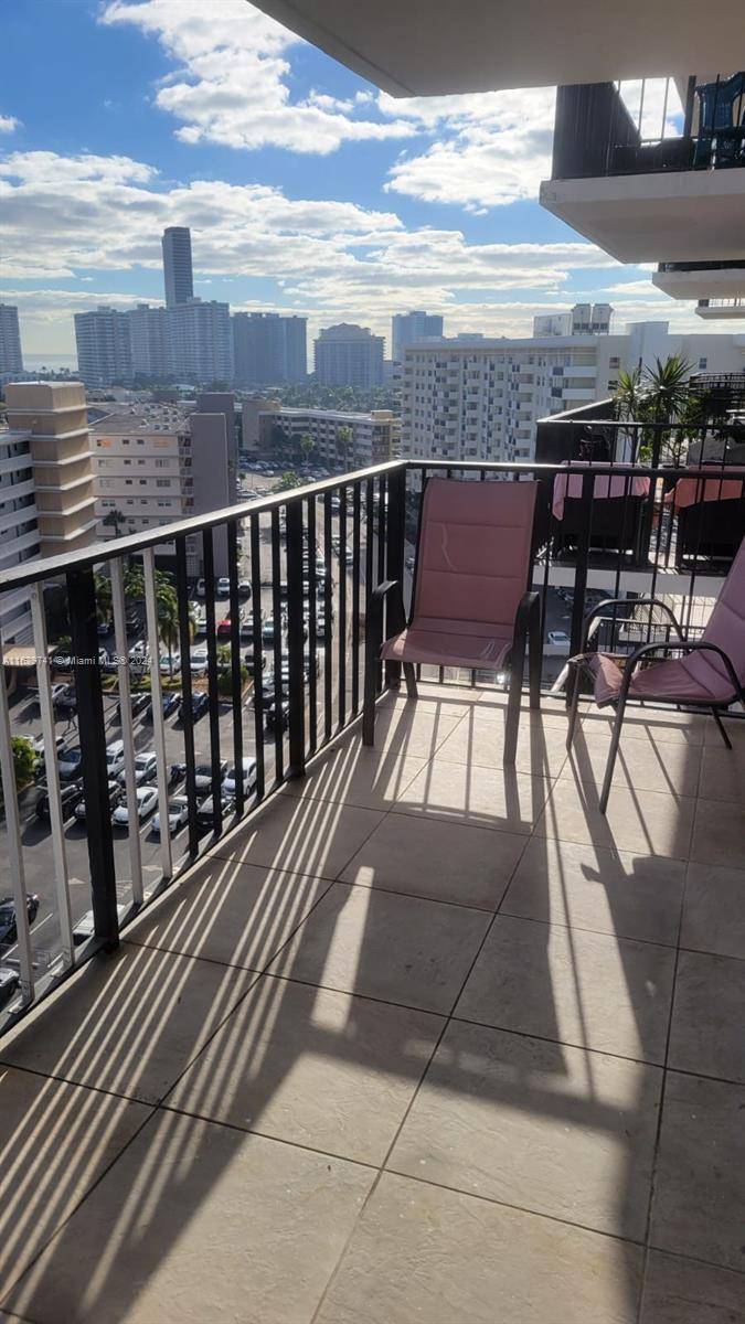 Hallandale Beach, FL 33009,427 Golden Isles Dr #11F