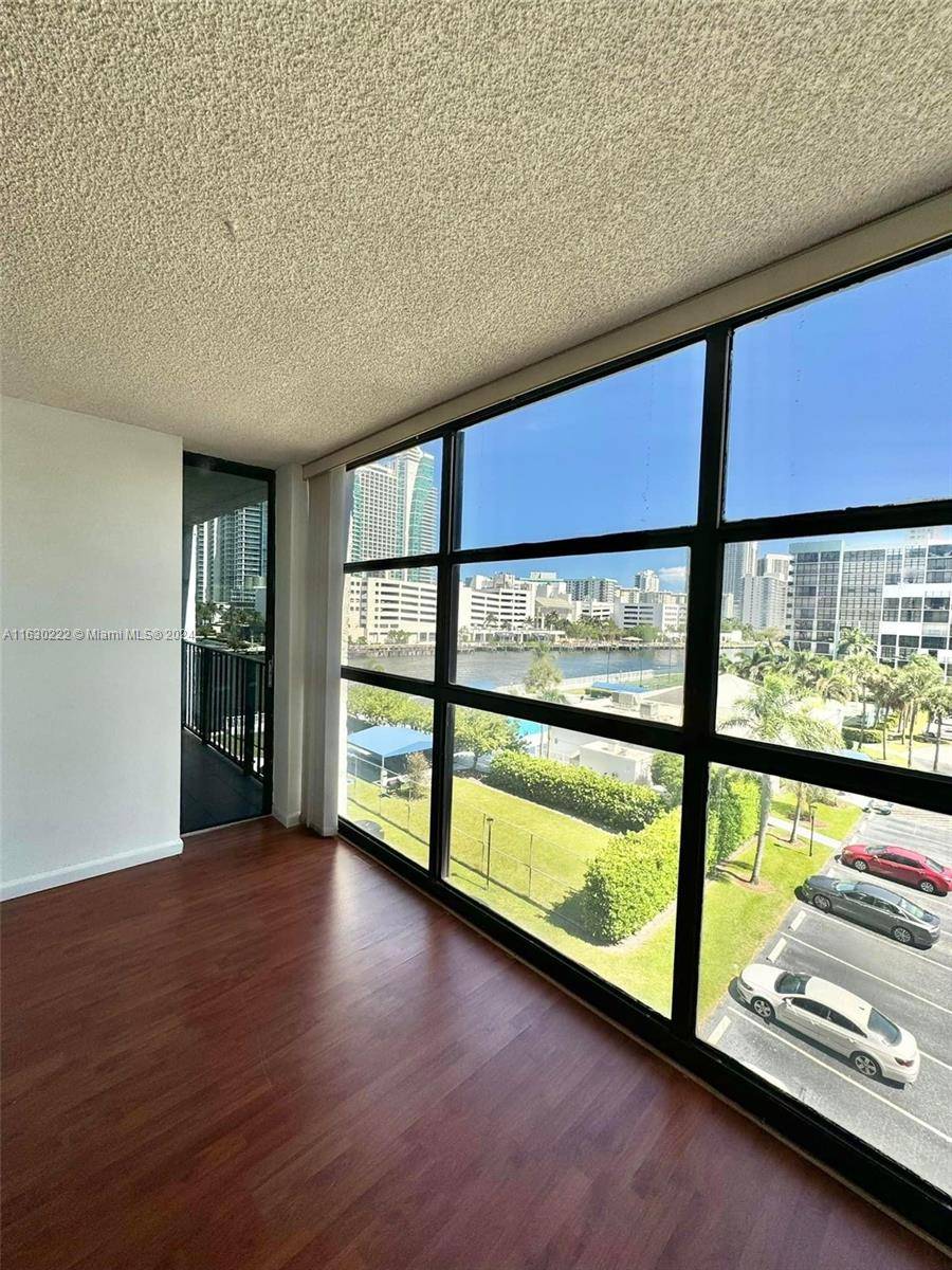 Hallandale Beach, FL 33009,600 Parkview Dr #516