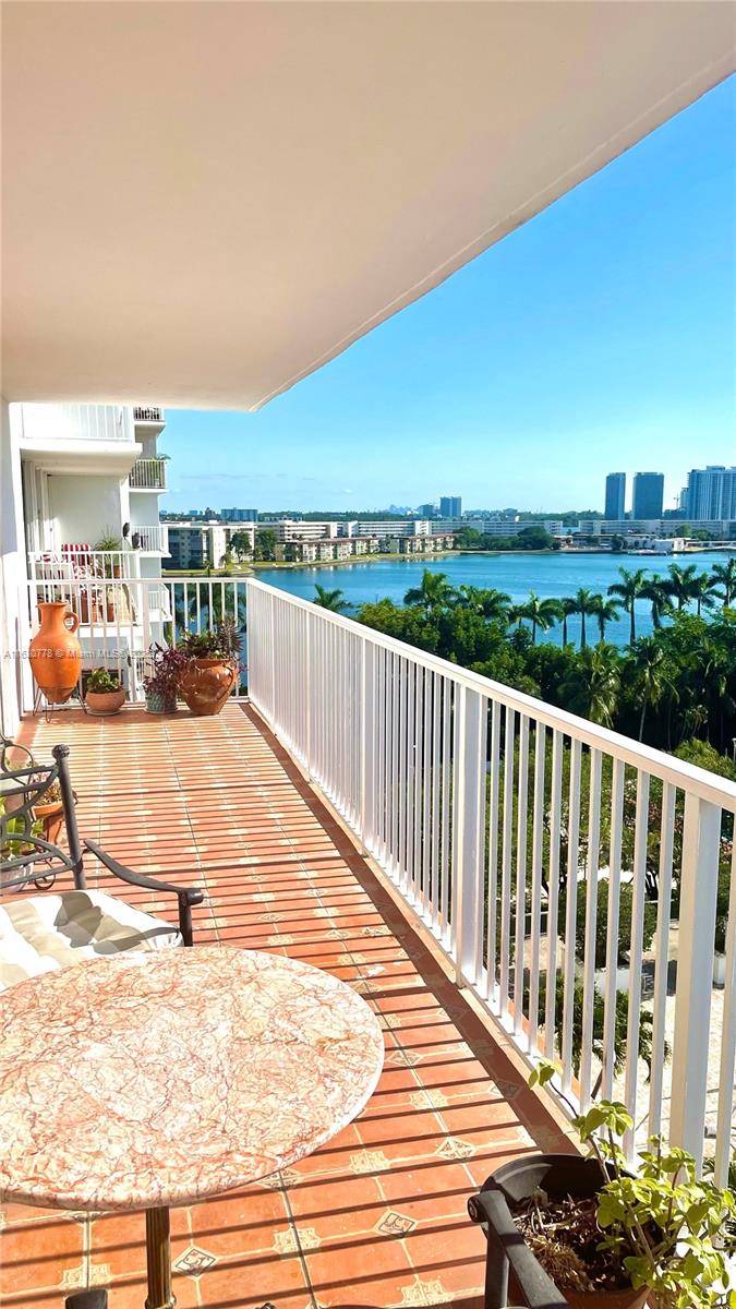 Aventura, FL 33160,2851 NE 183rd St #802E