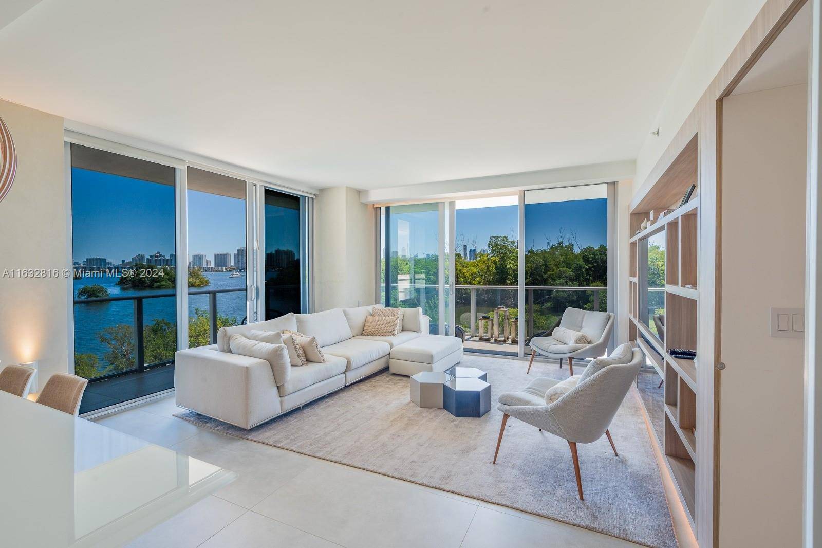 North Miami Beach, FL 33160,16385 Biscayne Blvd #315