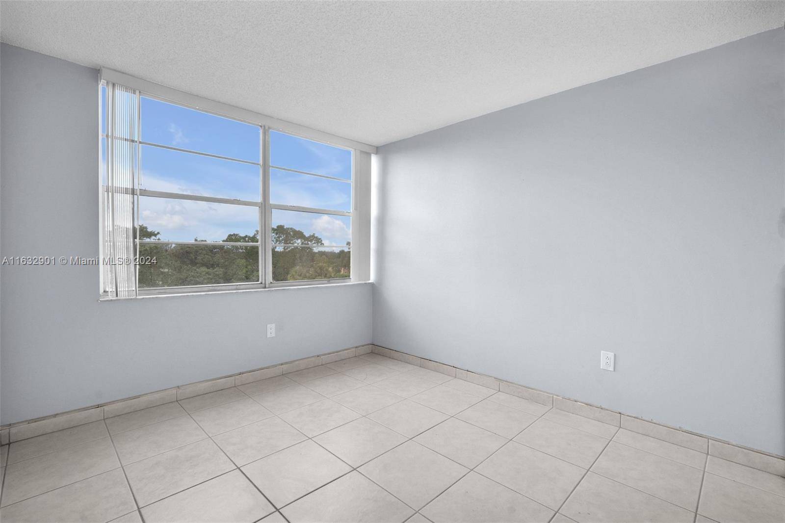 Pembroke Pines, FL 33026,900 Saint Charles Pl #510