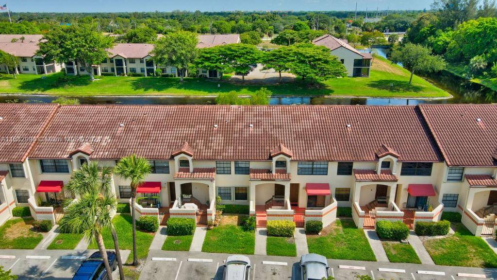 Deerfield Beach, FL 33442,808 Freedom Ct #808