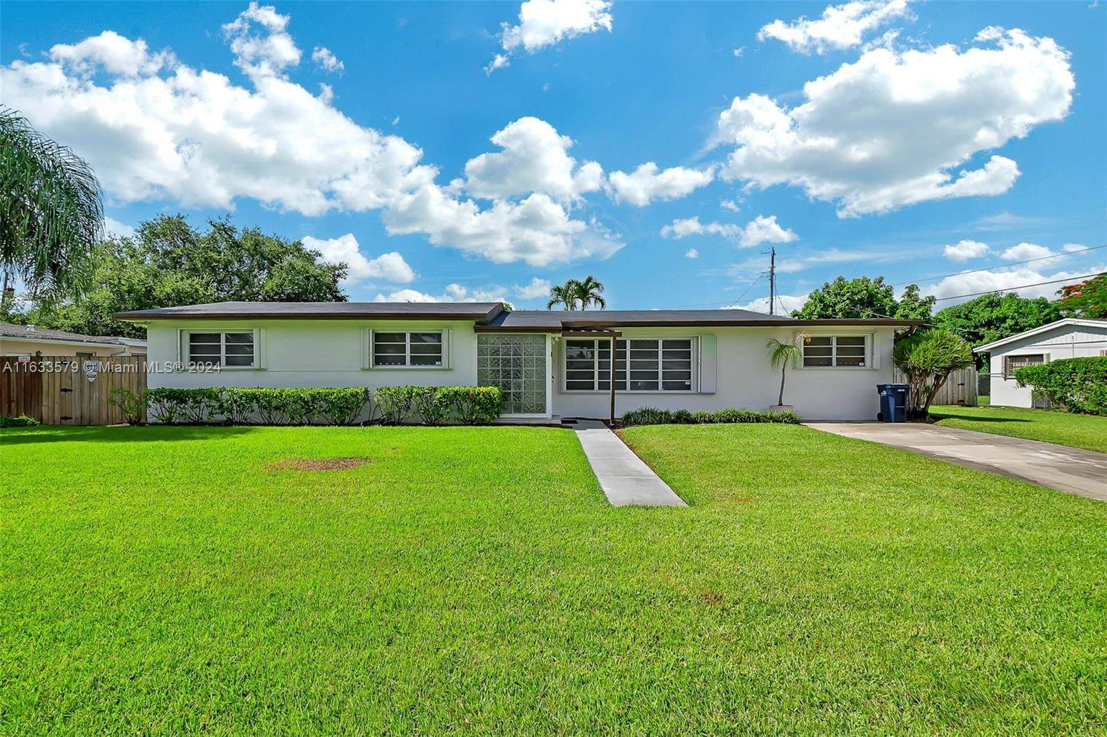 Palmetto Bay, FL 33157,9280 SW 165th St