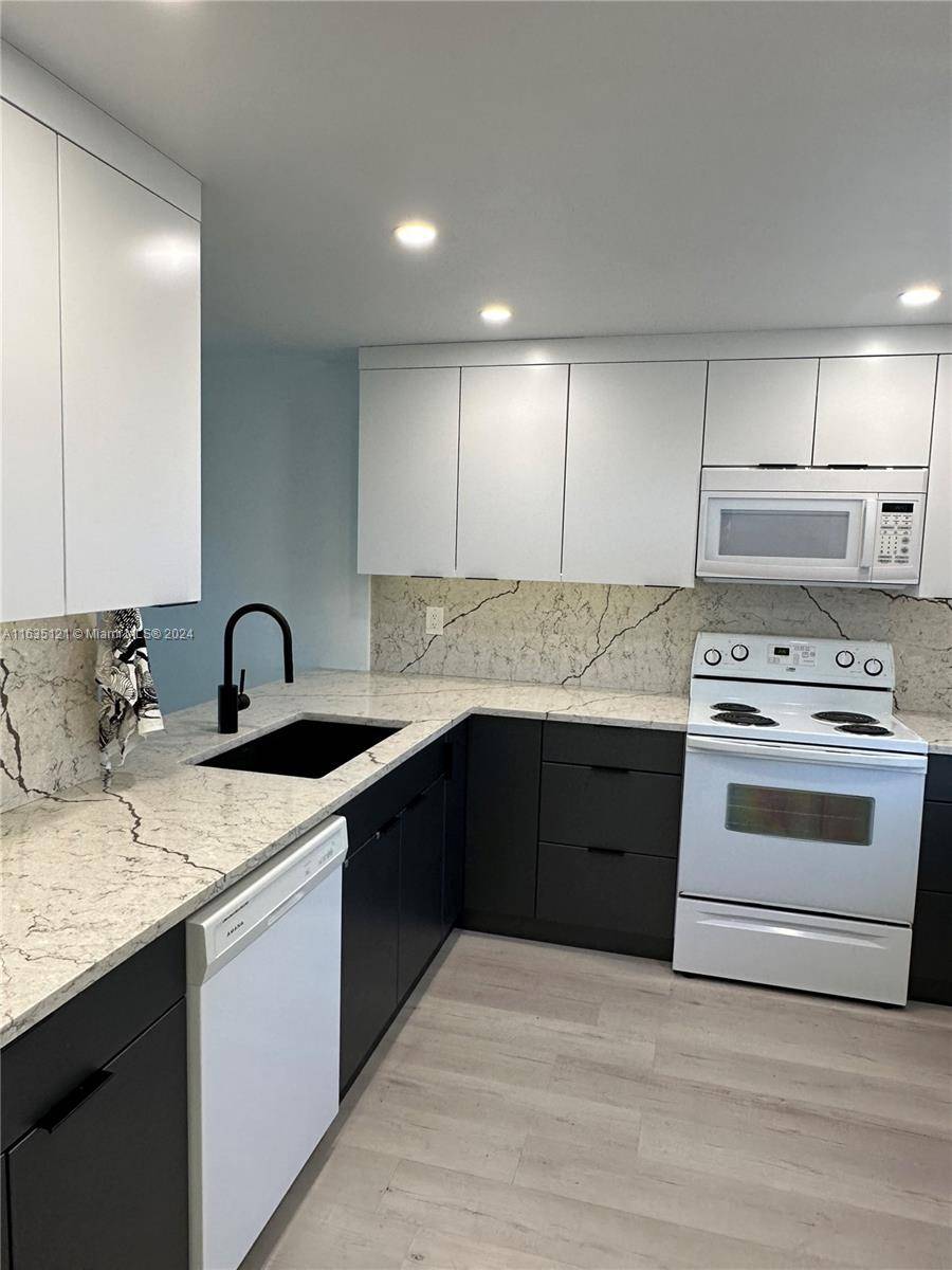 Dania Beach, FL 33004,131 SE 3rd Ave #301