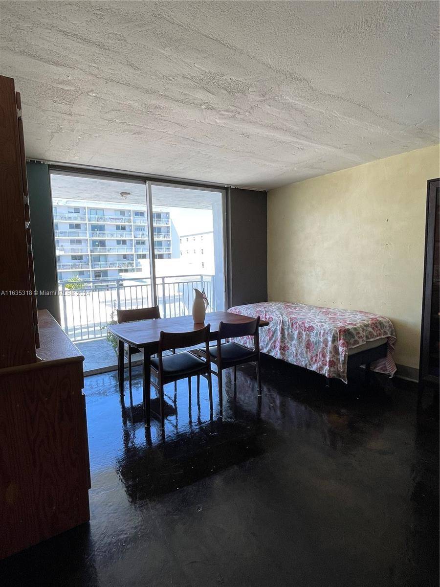 Miami Beach, FL 33139,947 Lenox Ave #602