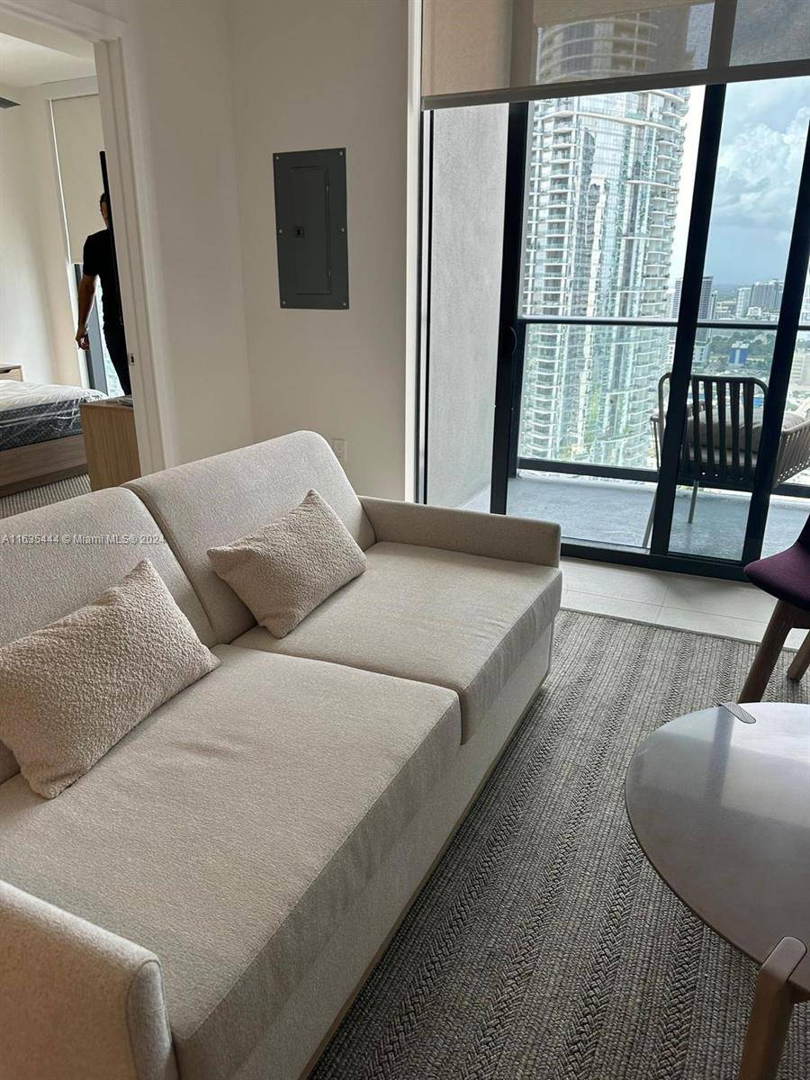 Miami, FL 33132,159 NE 6 th Street #3513