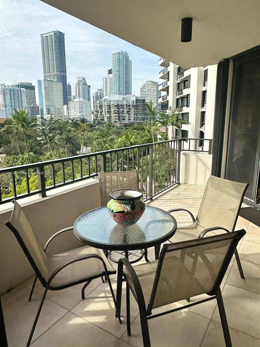 Miami, FL 33131,520 Brickell Key Dr #A605