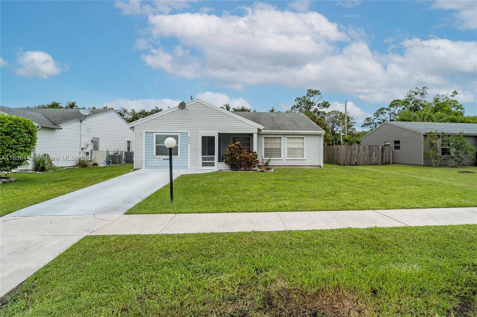 Lake Worth, FL 33467,5074 E Canal Cir E