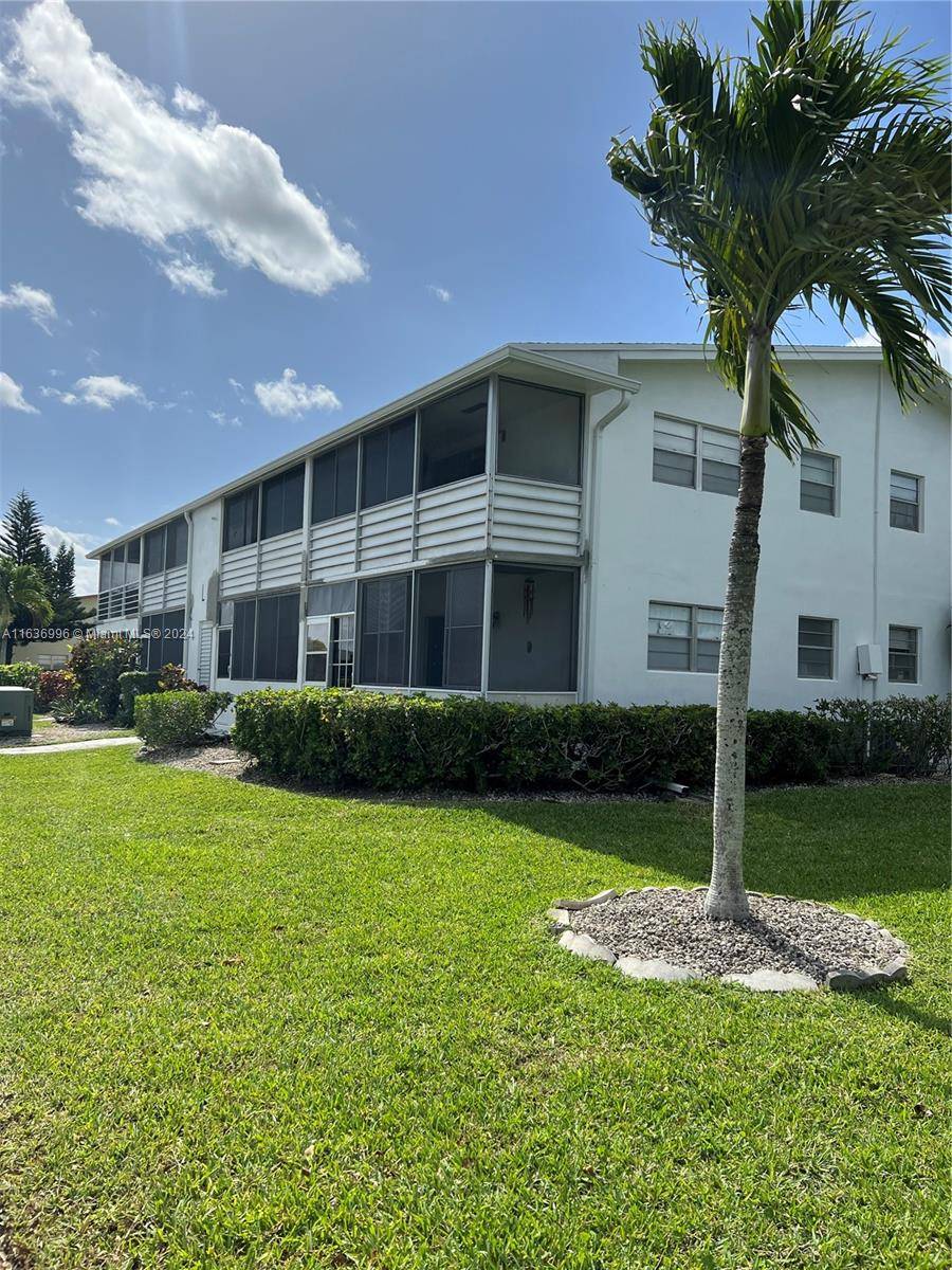 West Palm Beach, FL 33417,272 Camden L #272