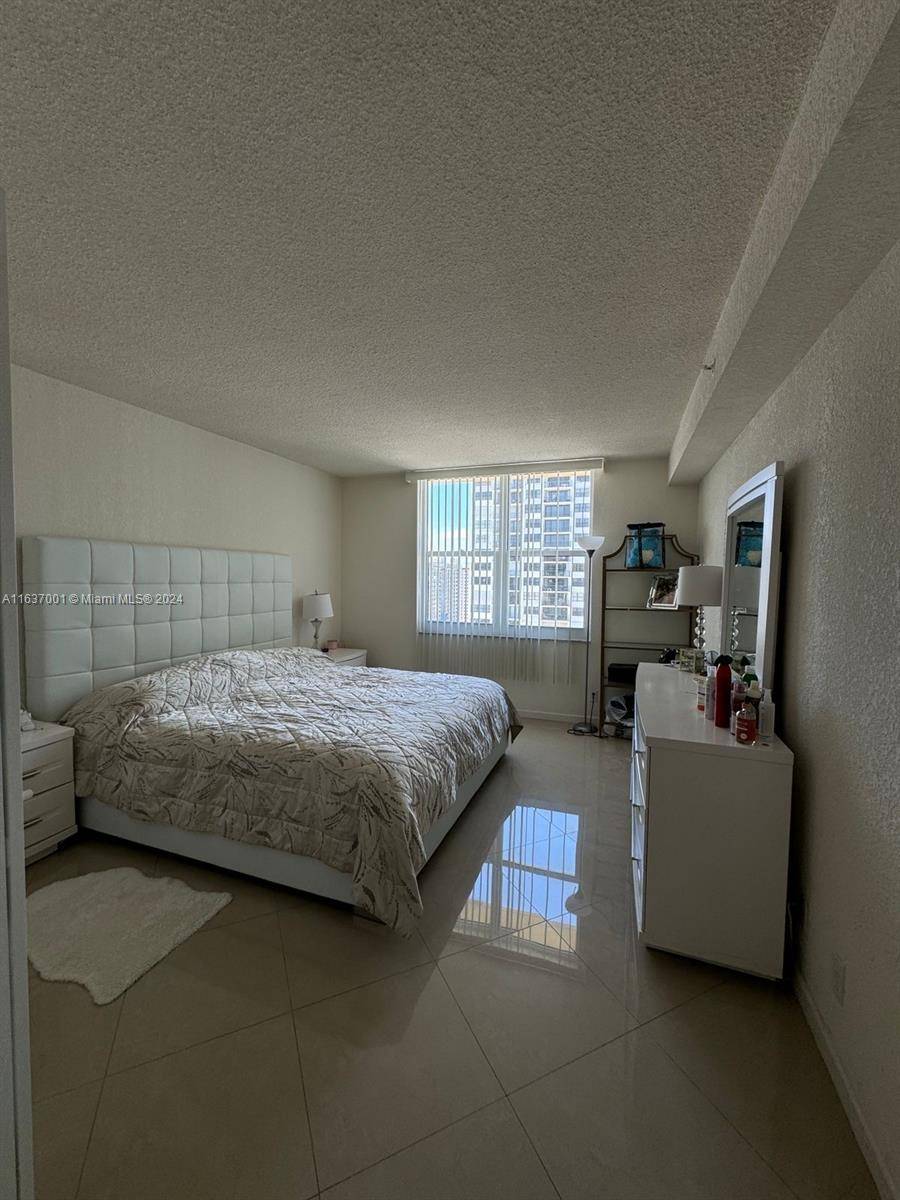 Hollywood, FL 33019,2501 S Ocean Dr #1538