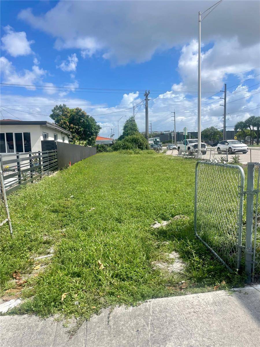 Hialeah, FL 33013,5520 E 8 Avenue