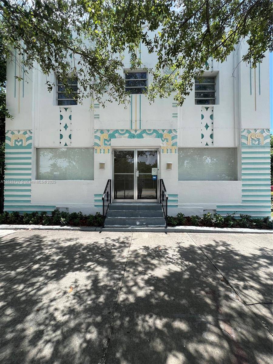 Miami, FL 33138,8411 Biscayne Blvd