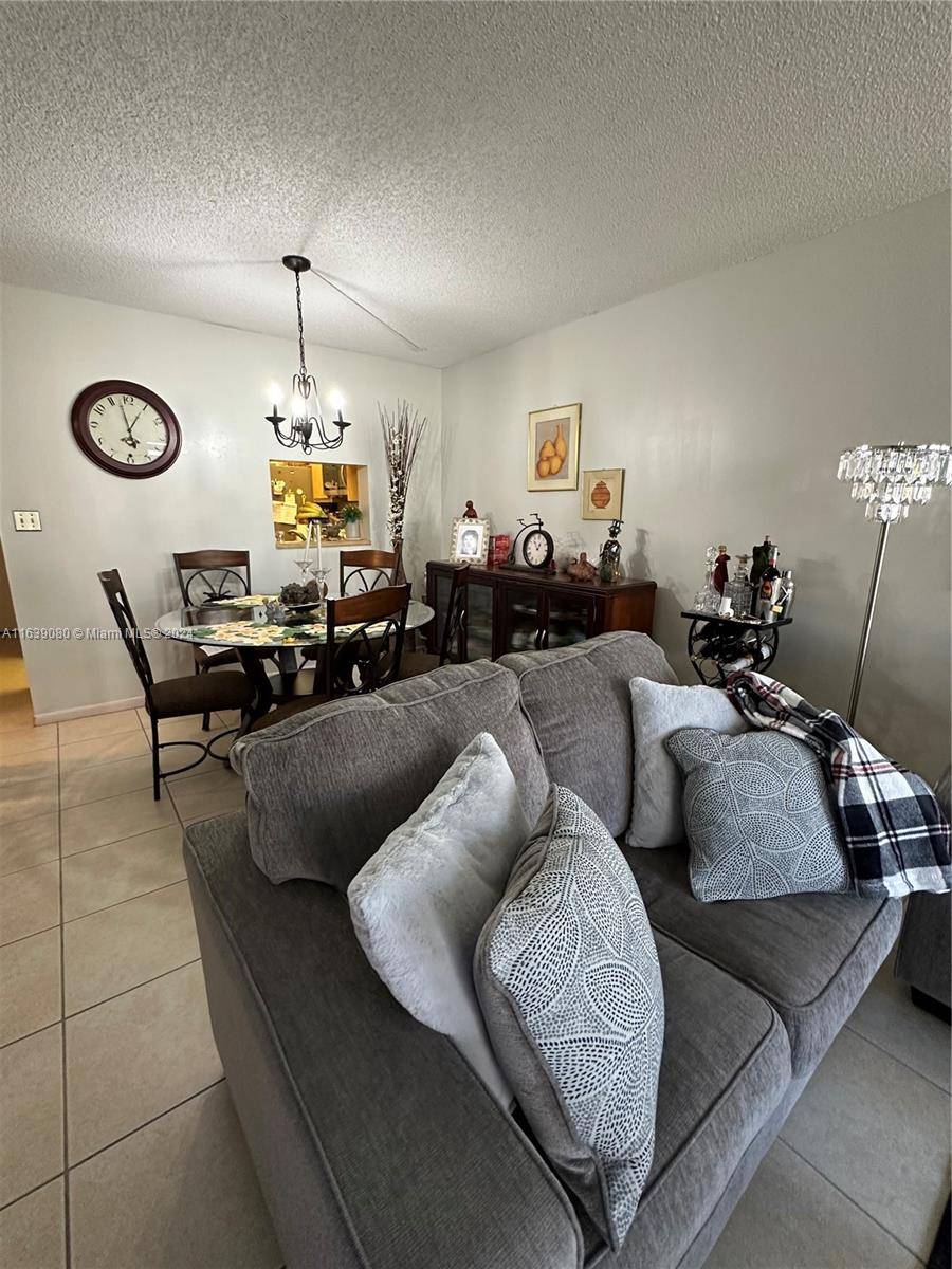 Tamarac, FL 33321,6701 N University Dr #202