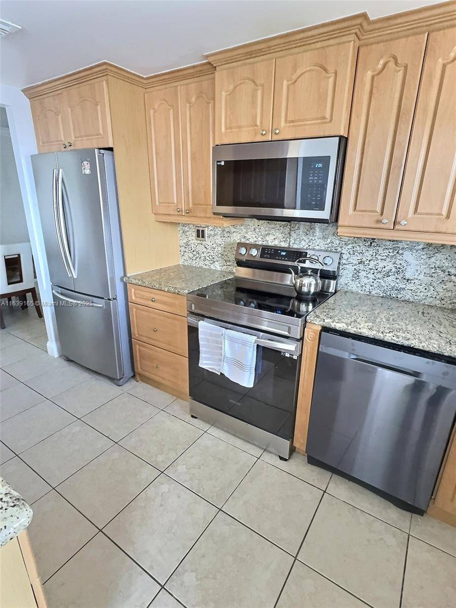 Hallandale Beach, FL 33009,137 Golden Isles Dr #1109