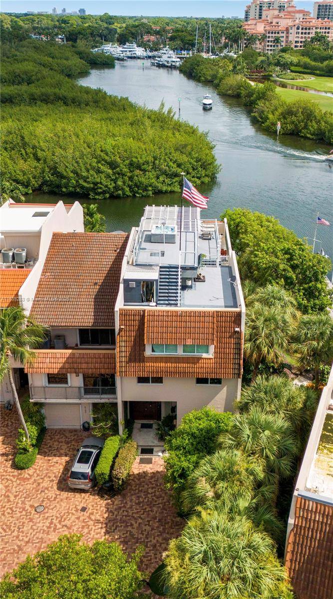 Palmetto Bay, FL 33157,6100 Paradise Point Dr #6100