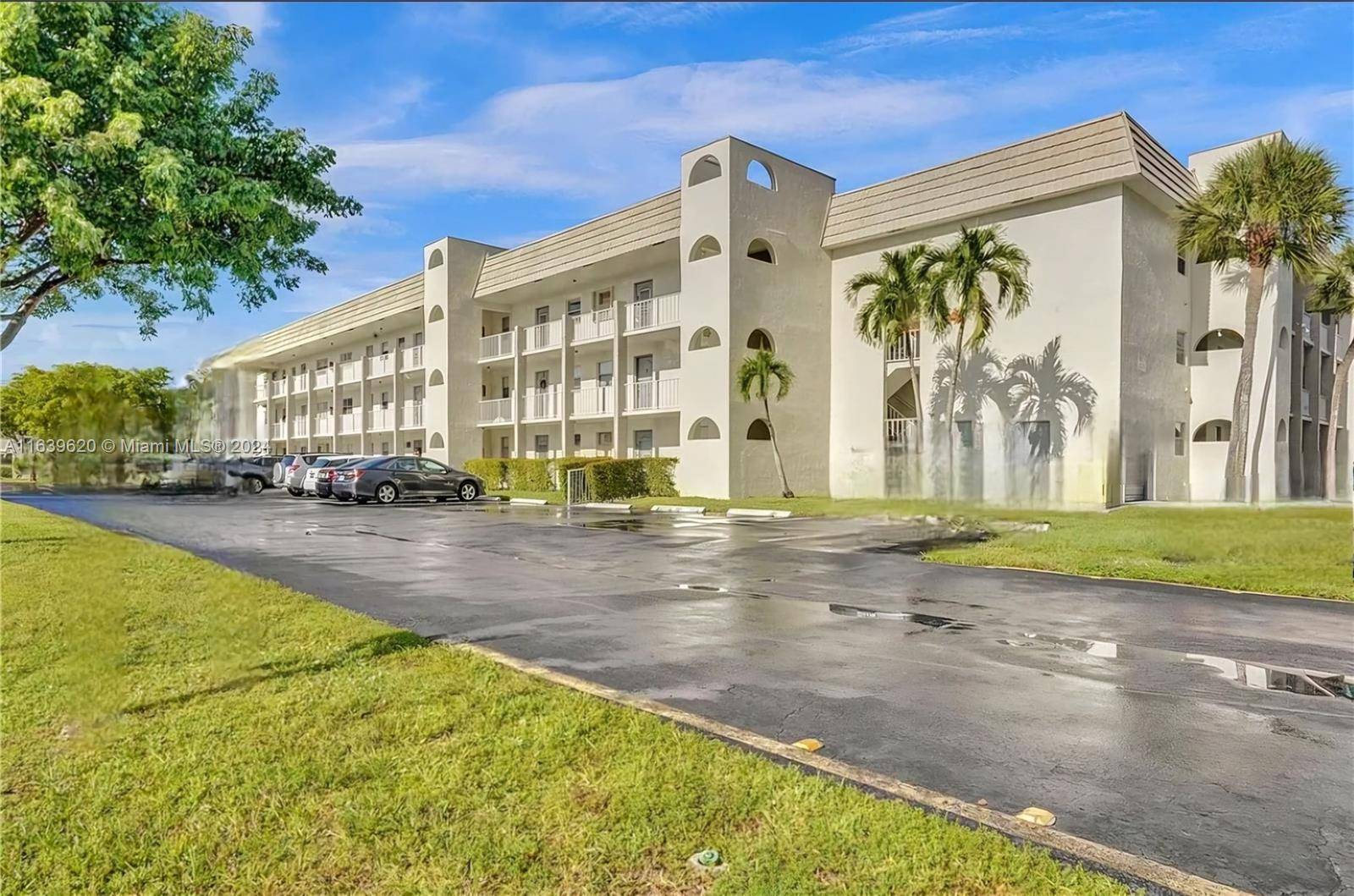 Sunrise, FL 33322,8350 Sunrise Lakes Blvd #304