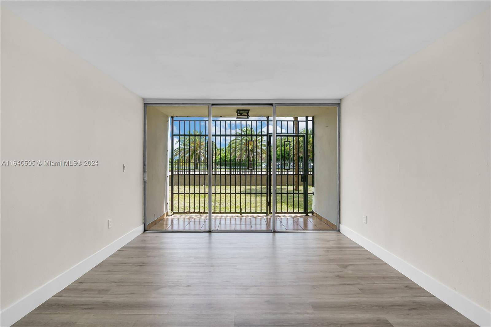 Miami, FL 33172,854 NW 87th Ave #101