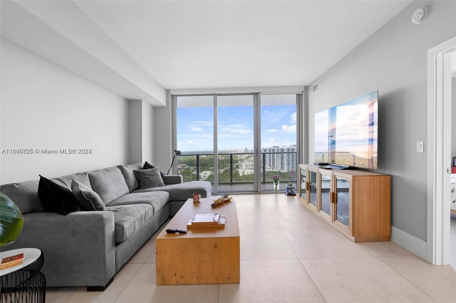 North Miami Beach, FL 33160,16385 Biscayne Blvd #2703