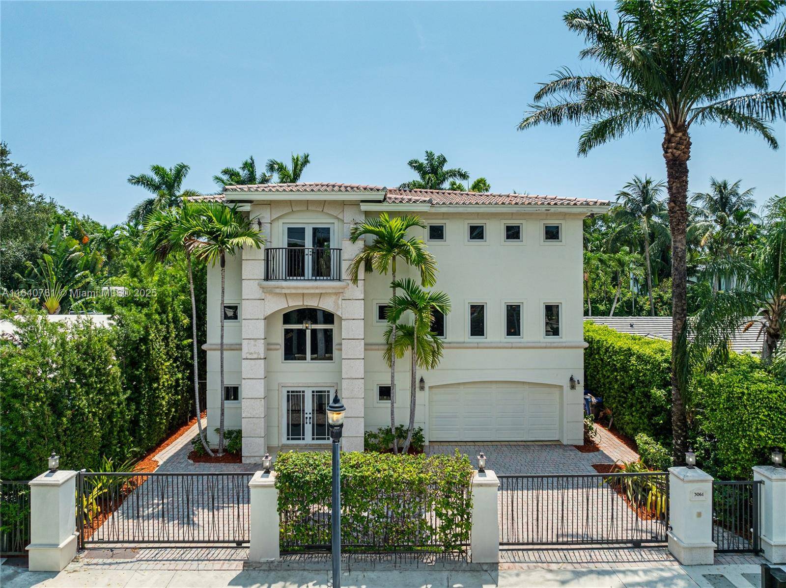 Miami Beach, FL 33140,3061 N Bay Rd