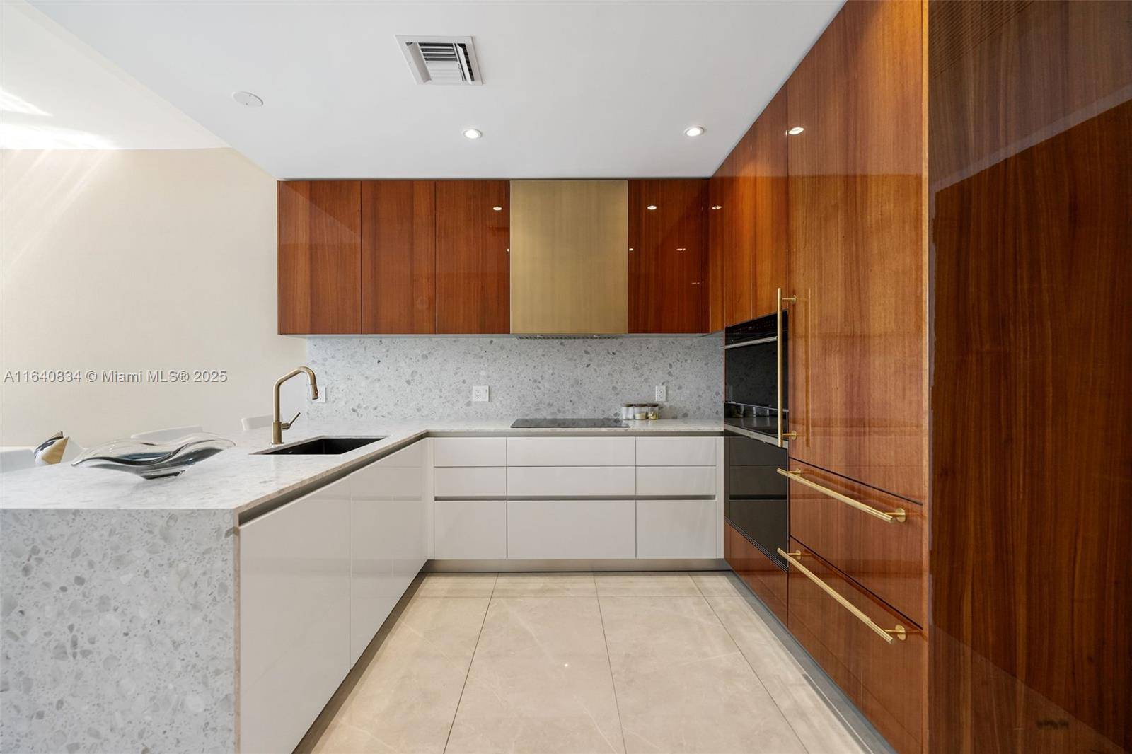 Coconut Grove, FL 33133,2678 Tigertail #1705