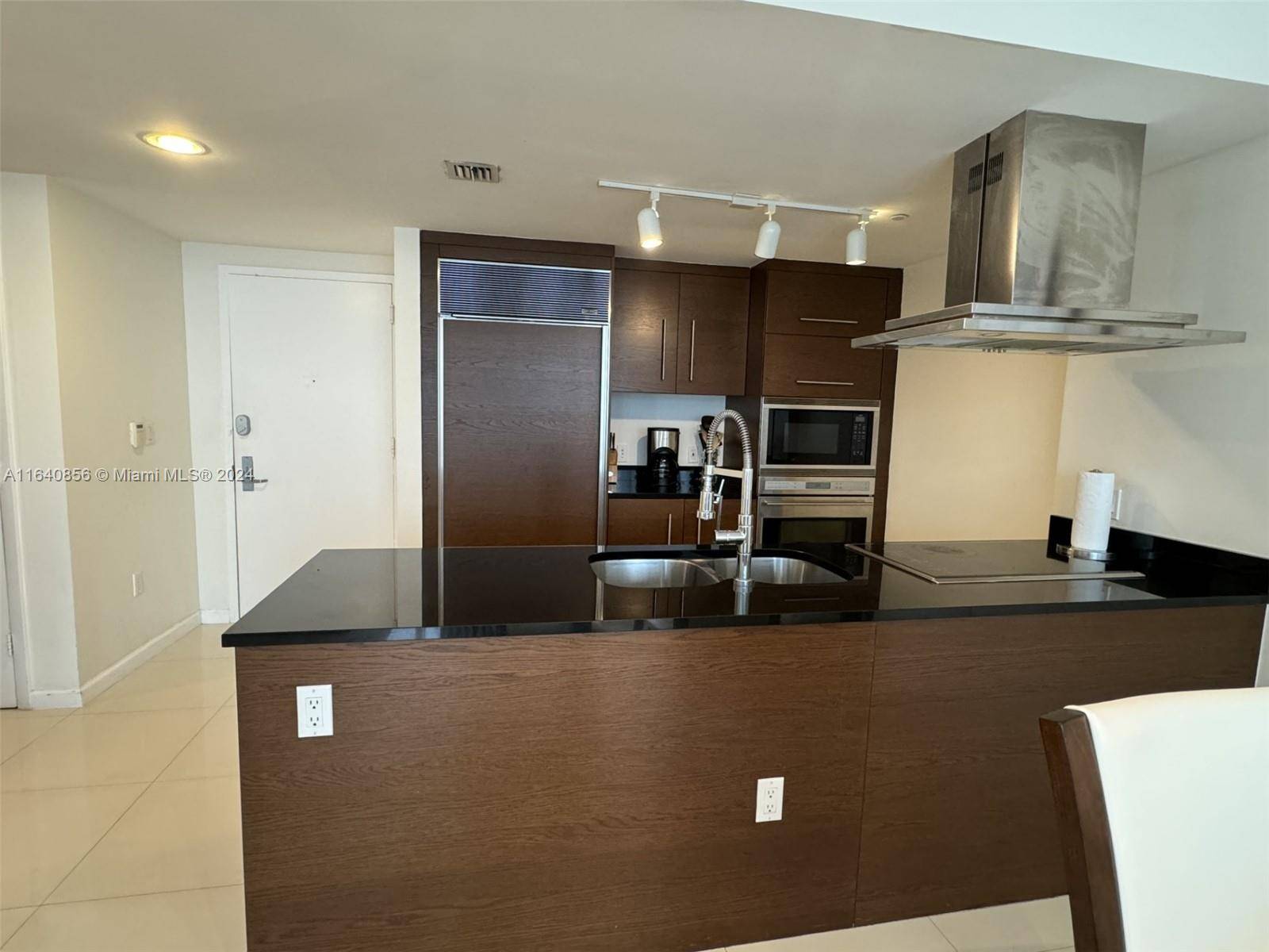 Miami, FL 33131,485 Brickell Ave #3803