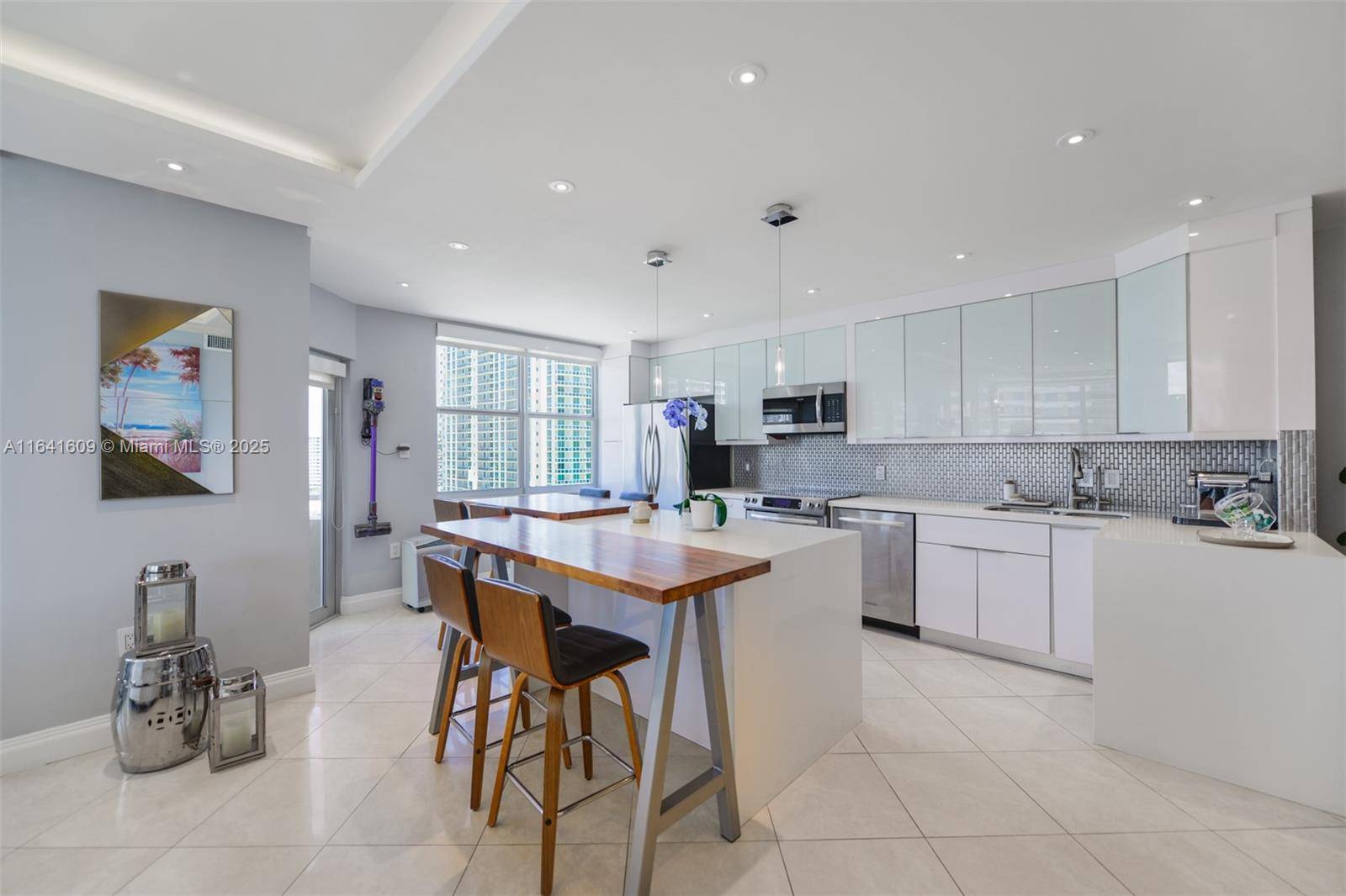 Hallandale Beach, FL 33009,1950 S Ocean Dr #11E