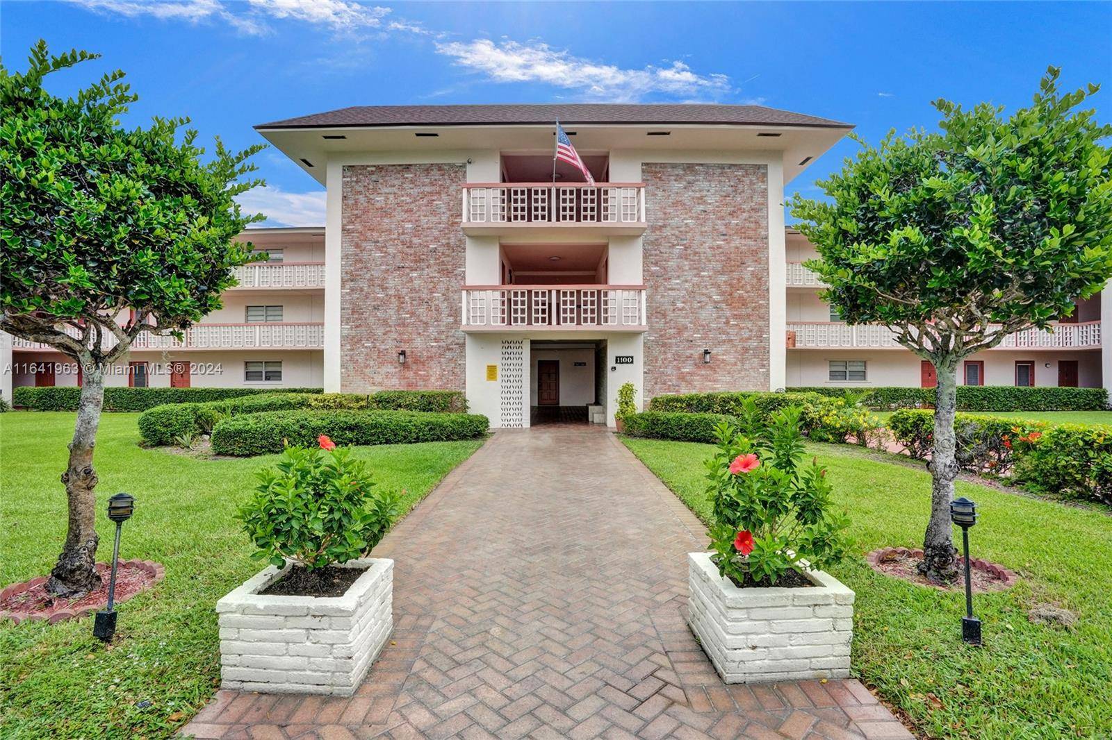 Hollywood, FL 33021,1100 Hillcrest Ct #302