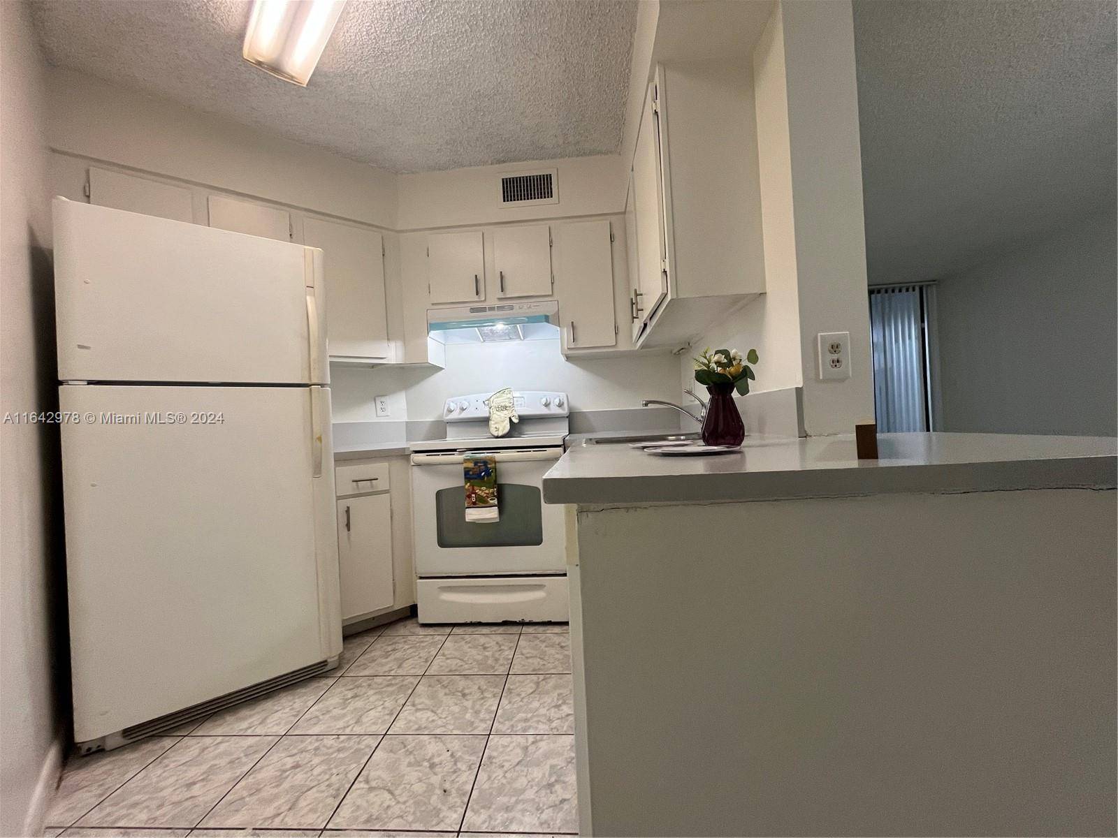 Oakland Park, FL 33309,213 Lake Pointe Dr #103