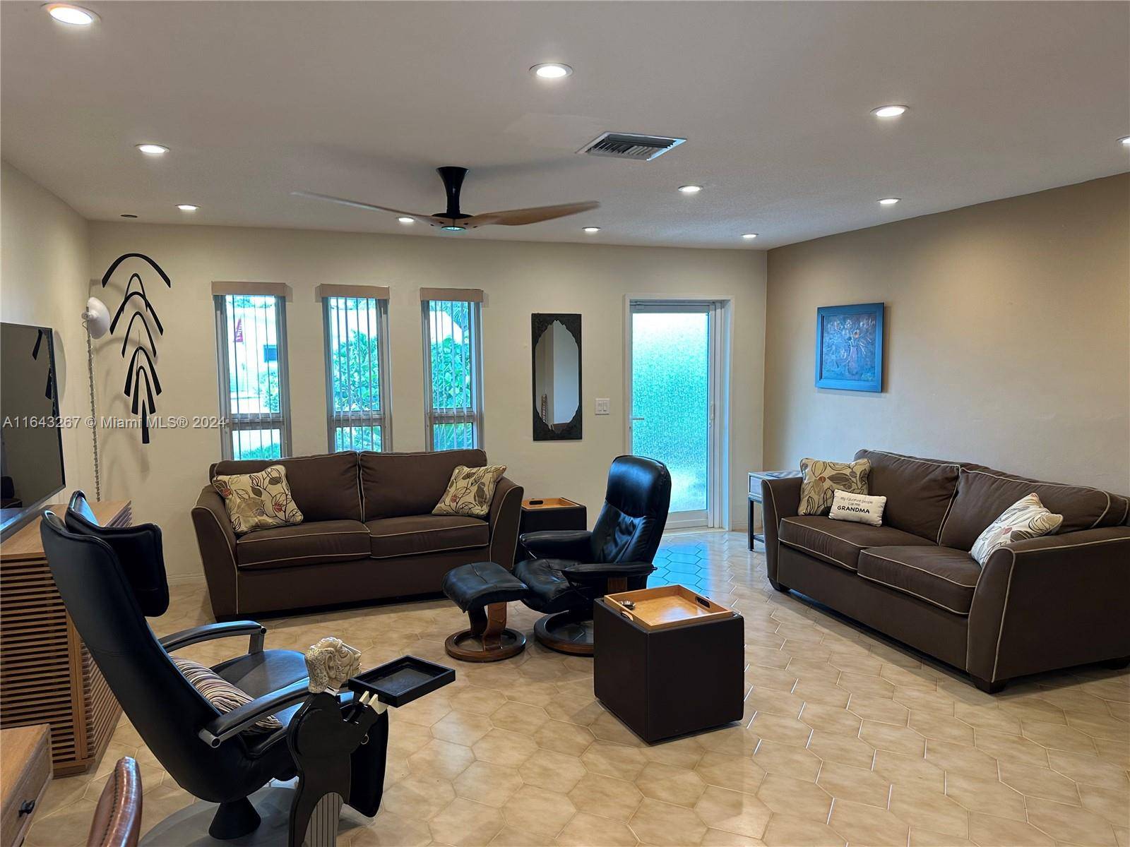 Dania Beach, FL 33004,407 SE 4th Ter