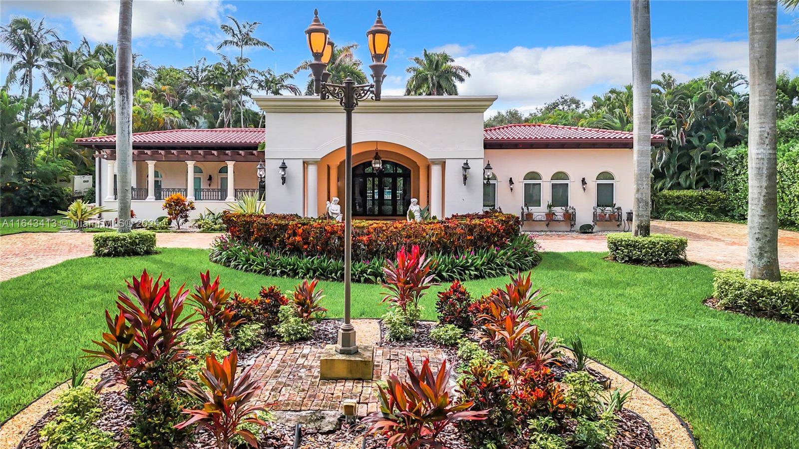 Pinecrest, FL 33156,6710 SW 92nd St