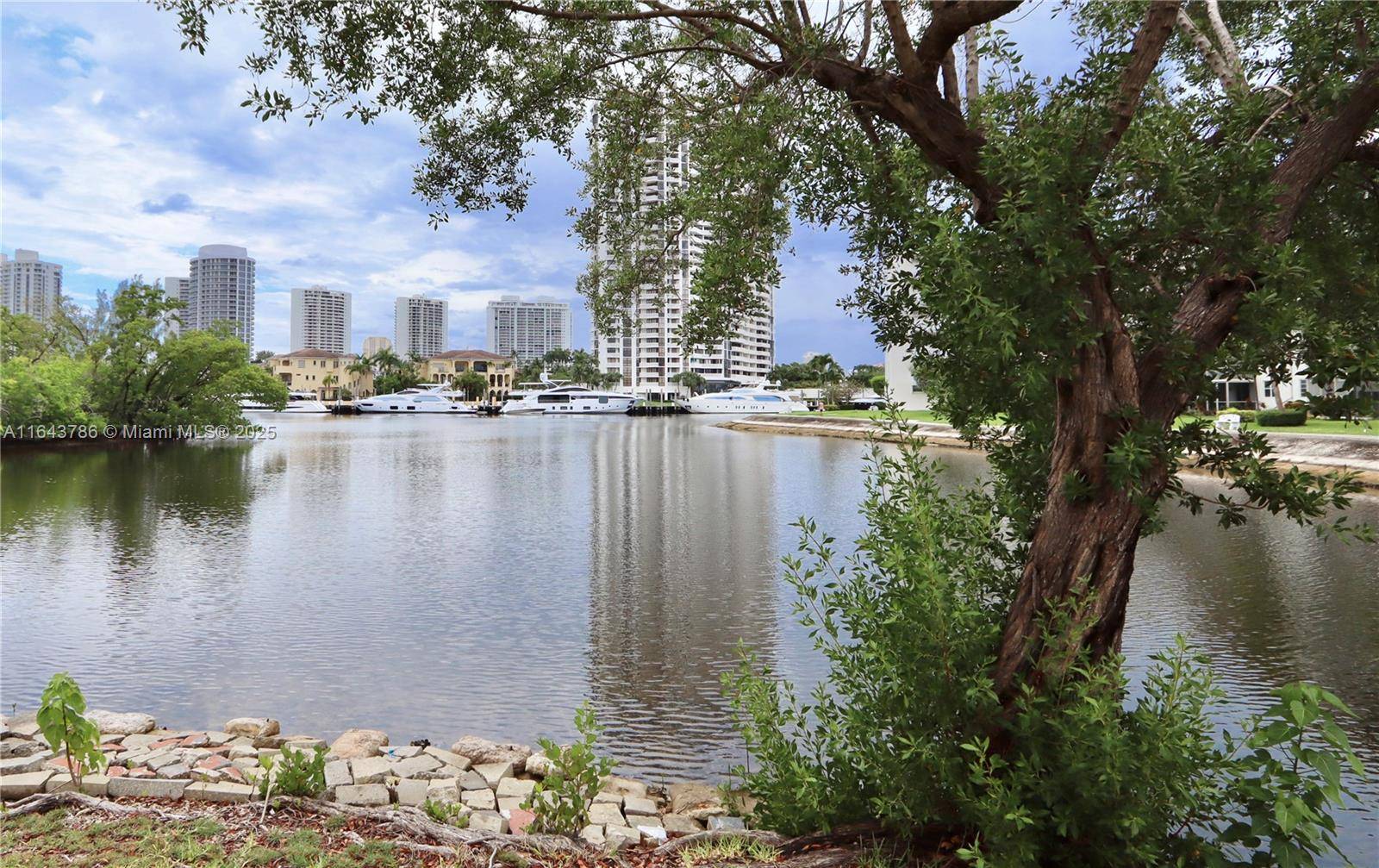 Aventura, FL 33160,2930 Point East Dr #E408
