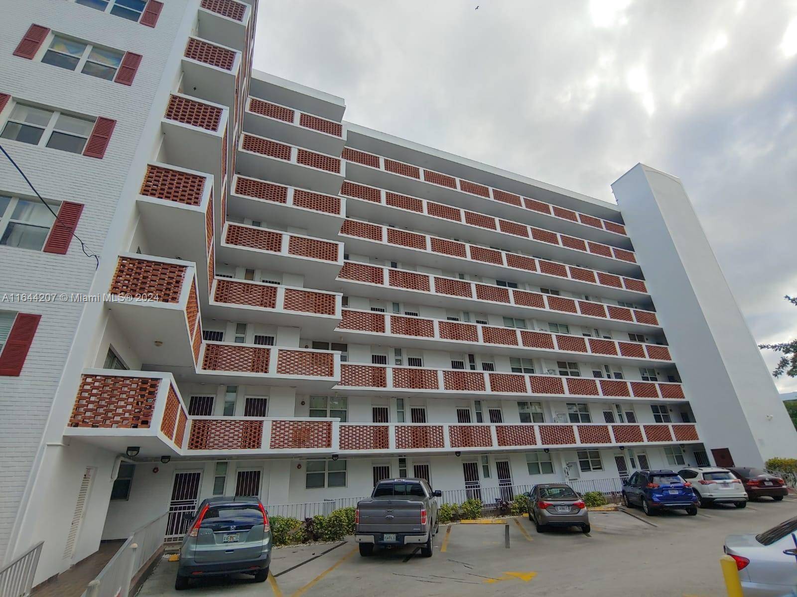 North Miami Beach, FL 33160,3660 NE 166th St #511