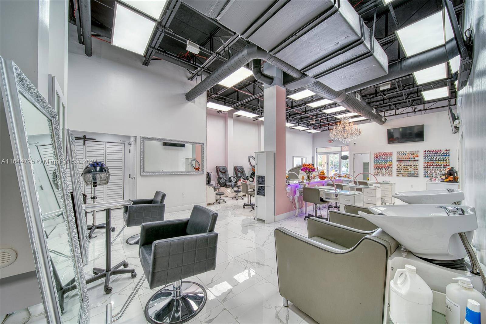 Miami, FL 33156,Full-Service Beauty Salon For Sale in Pinecrest